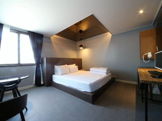 Фото The Stone Bridge Hotel