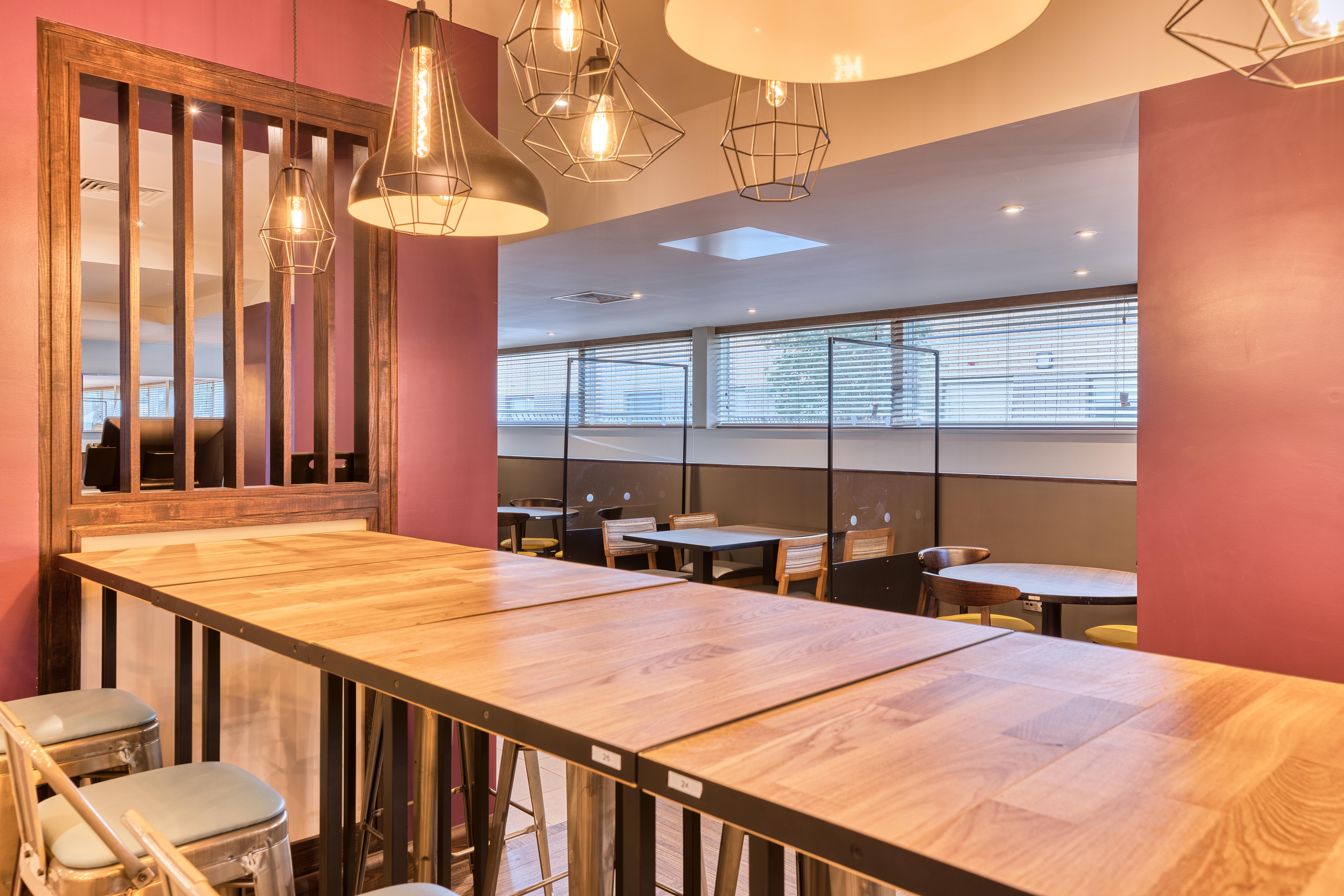 Фото Premier Inn Oxford Botley