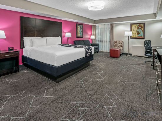 Фото La Quinta Inn & Suites by Wyndham Dallas I-35 Walnut Hill Ln