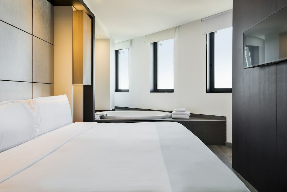 Фото Hotel Barcelona Condal Mar Affiliated by Meliá