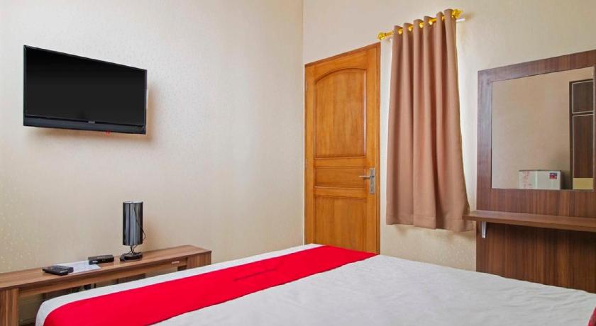 Фото RedDoorz near Mercu Buana University