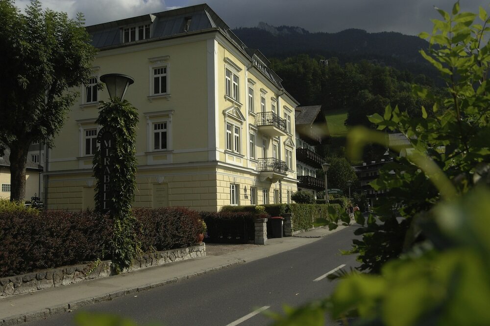 Фото Romantik Residenz Ferienwohnungen Hotel Im Weissen Rössl