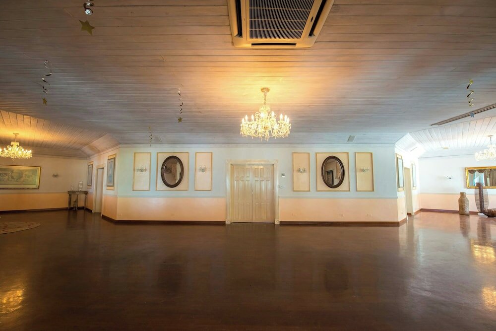 Фото Colony Club by Elegant Hotels