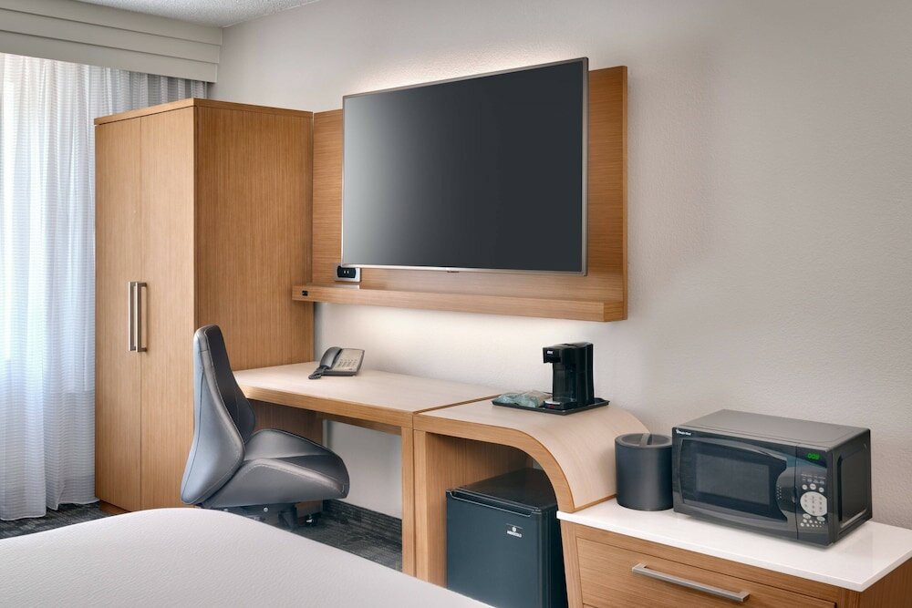 Фото Courtyard by Marriott Charlotte Airport/Billy Graham Parkway