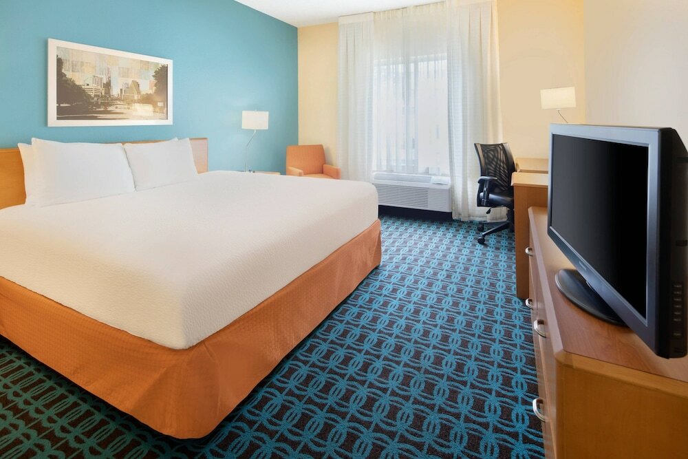 Фото Fairfield Inn & Suites by Marriott Austin-University Area