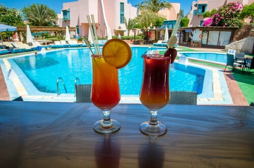 Гостиница Eagles Downtown Zahabia & Beach Resort в Хургаде