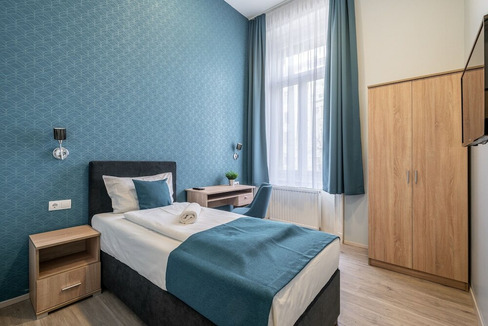 Фото Full Moon Budapest