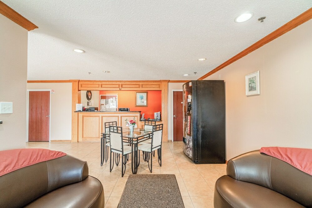 Фото Fairway Inn La Porte
