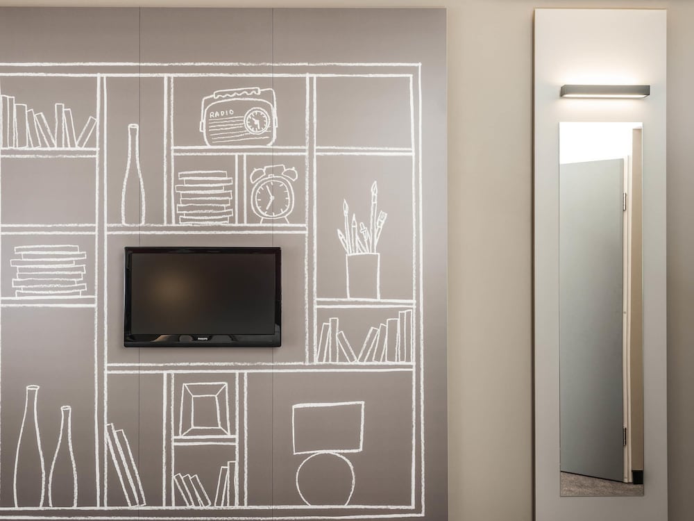 Фото Ibis Manchester Centre 96 Portland Street