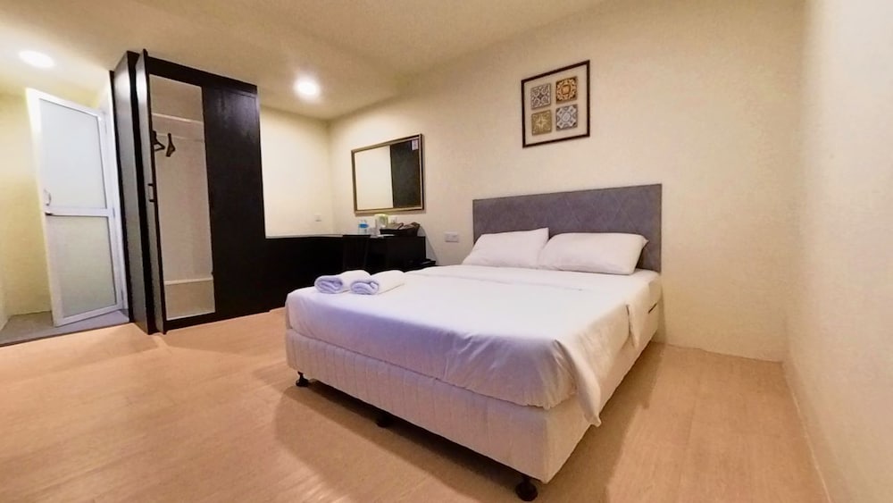 Фото Bishop Hotel