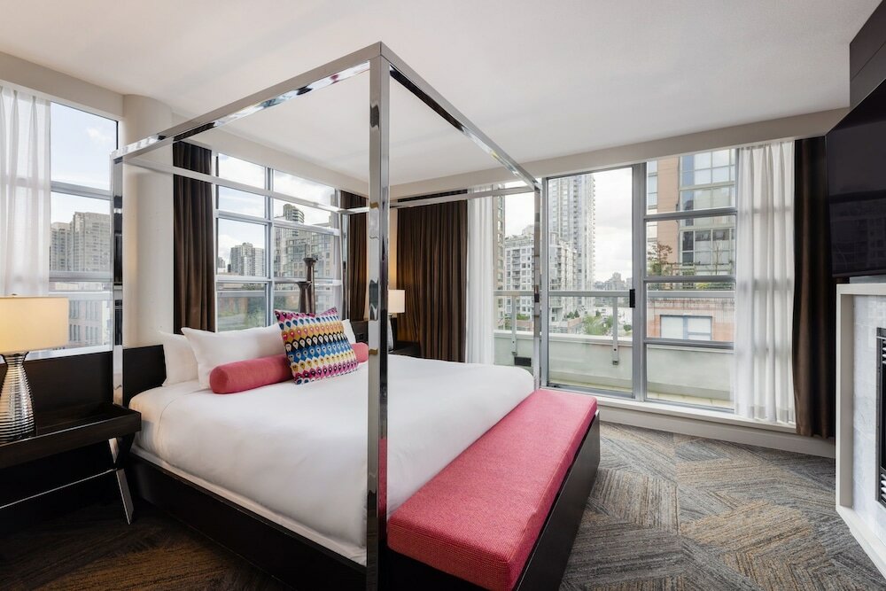 Фото Opus Vancouver