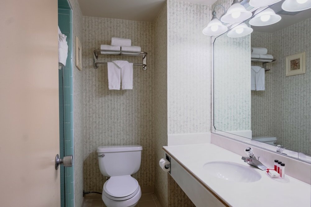 Фото Travelodge by Wyndham Monterey Bay