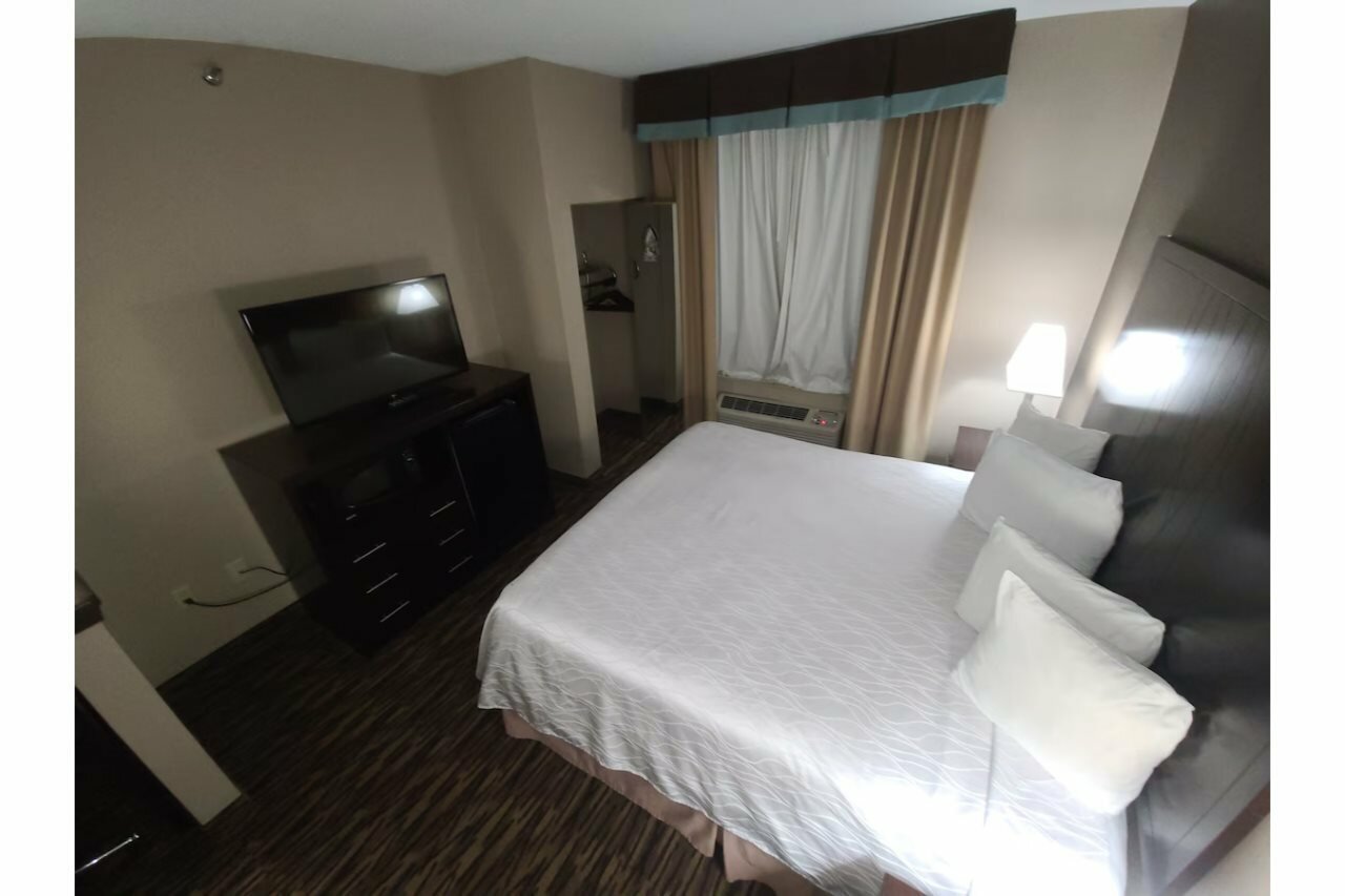 Фото SureStay Plus Hotel by Best Western Plano