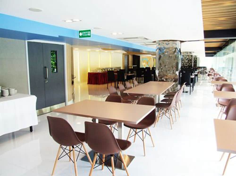 Фото Grand Tower Inn Sathorn Bangkok