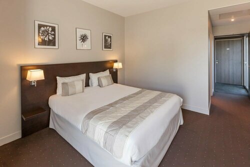 Гостиница Logis Hôtel Alienor в Лангоне