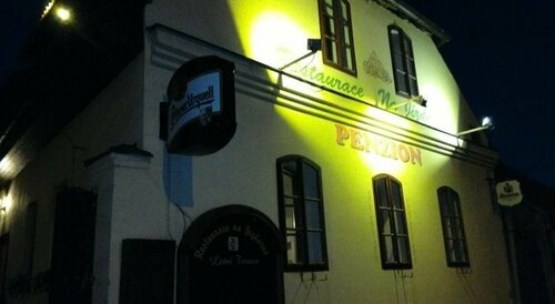 Гостиница Penzion a Restaurace Na Jízdárně в Бловице