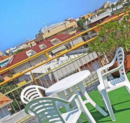 Внешний вид отеля Hotel Royal в Мизано-Адриатико, фото 4