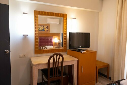 Гостиница The Nora Hotels Family Club в Мут