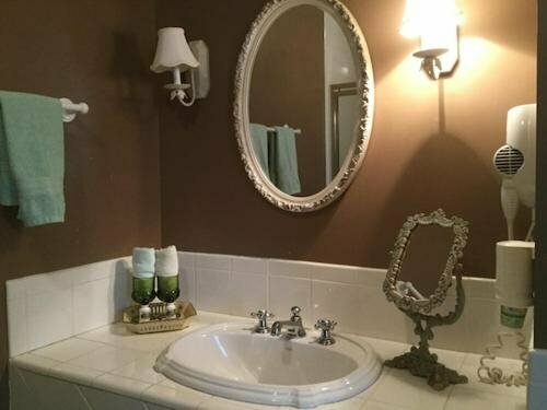Гостиница Flowertown Bed & Breakfast в Саммервилле