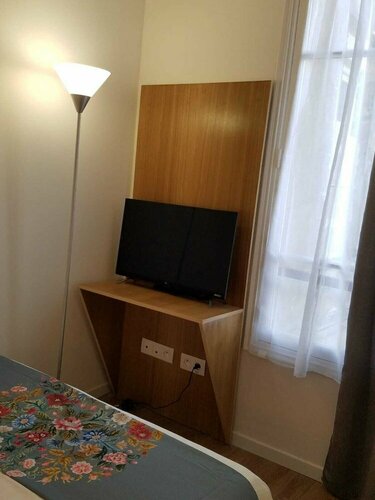 Гостиница Dupleix Hotel в Нантере