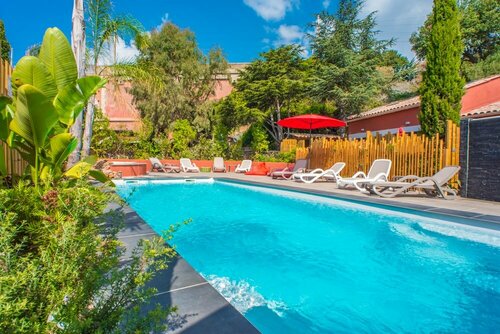 Гостиница Hotel Les Flots Bleus в Драгиньяне