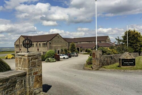 Гостиница Pennine Manor Hotel в Галифаксе