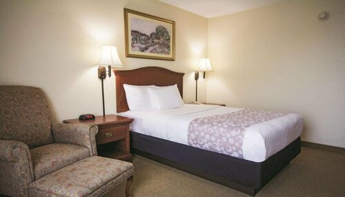 Гостиница La Quinta Inn & Suites by Wyndham Downtown Conference Center в Джэксонвилле