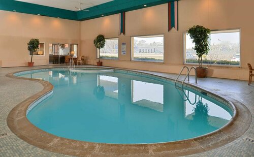 Гостиница Americas Best Value Inn & Suites St. Cloud в Сент-Клауд