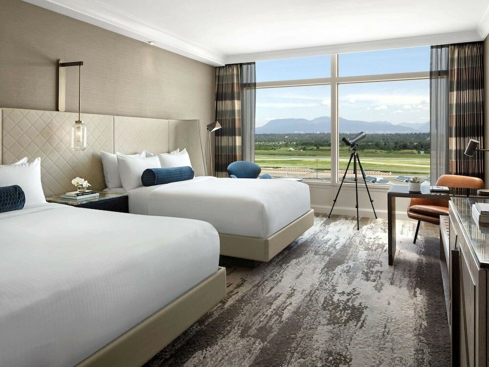 Фото Fairmont Vancouver Airport