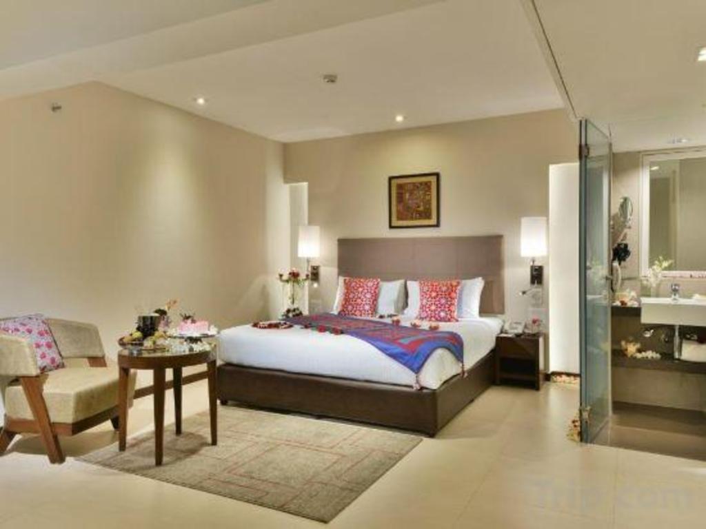 Фото Hotel Surya Palace