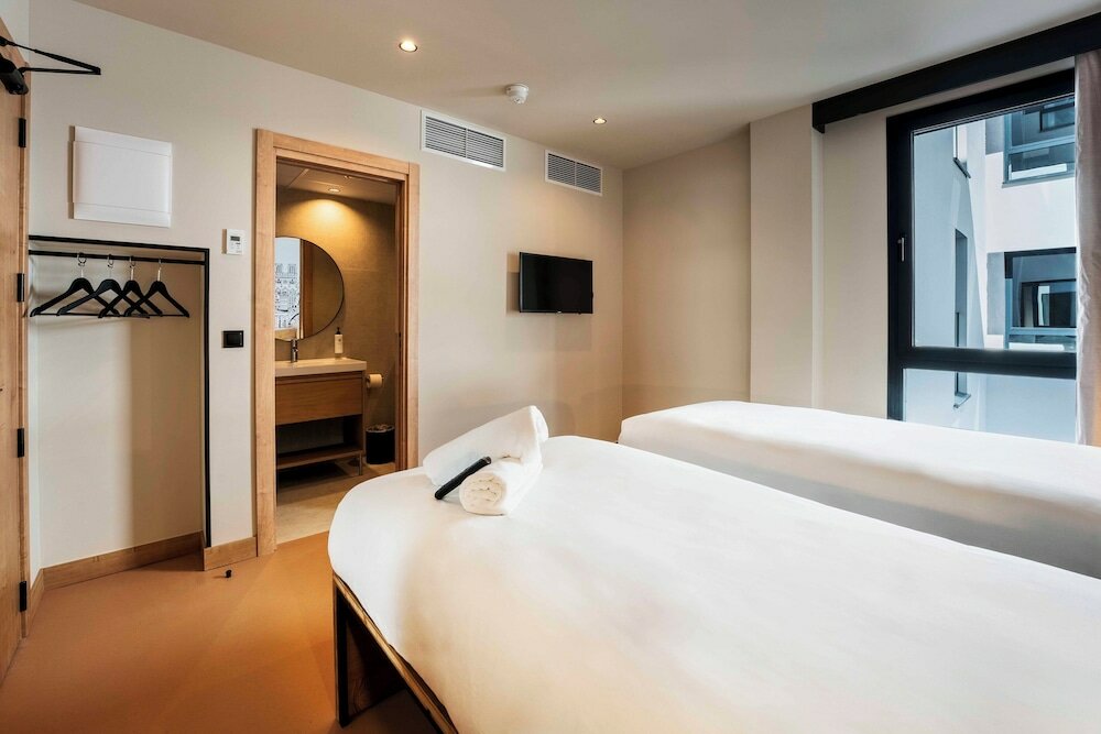 Фото EasyHotel Madrid Alcala