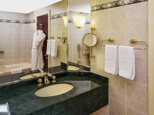 Гостиница Mövenpick Grand Al Bustan Dubai в Шардже