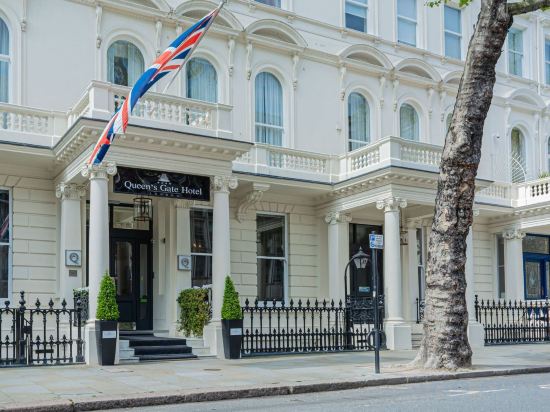 Фото The Queen’s Gate Hotel
