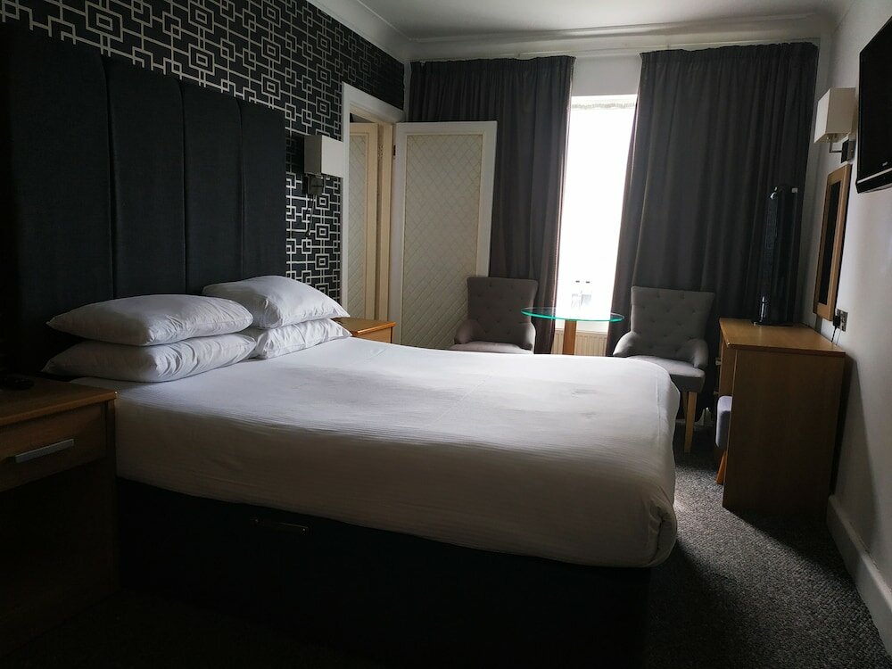 Фото The Cumberland Hotel