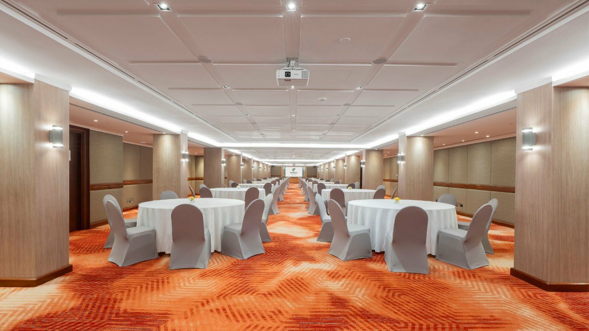 Фото Holiday Inn Bangkok Silom