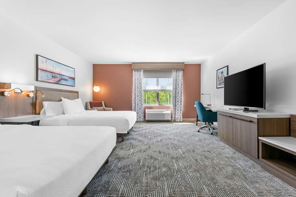 Фото Hilton Garden Inn Suffolk Riverfront