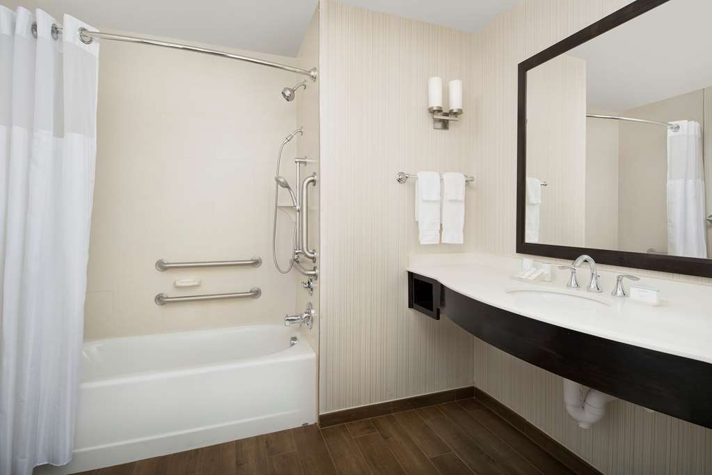 Фото Hilton Garden Inn Charlotte Airport