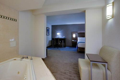 Гостиница Holiday Inn Express Hotel & Suites Meadowlands Area, an Ihg Hotel в Хакенсаке