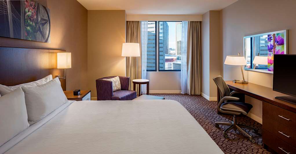 Фото Hilton Garden Inn Downtown Dallas
