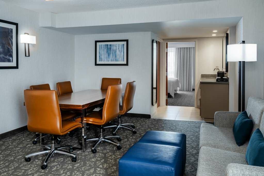 Фото Embassy Suites by Hilton Portland Airport