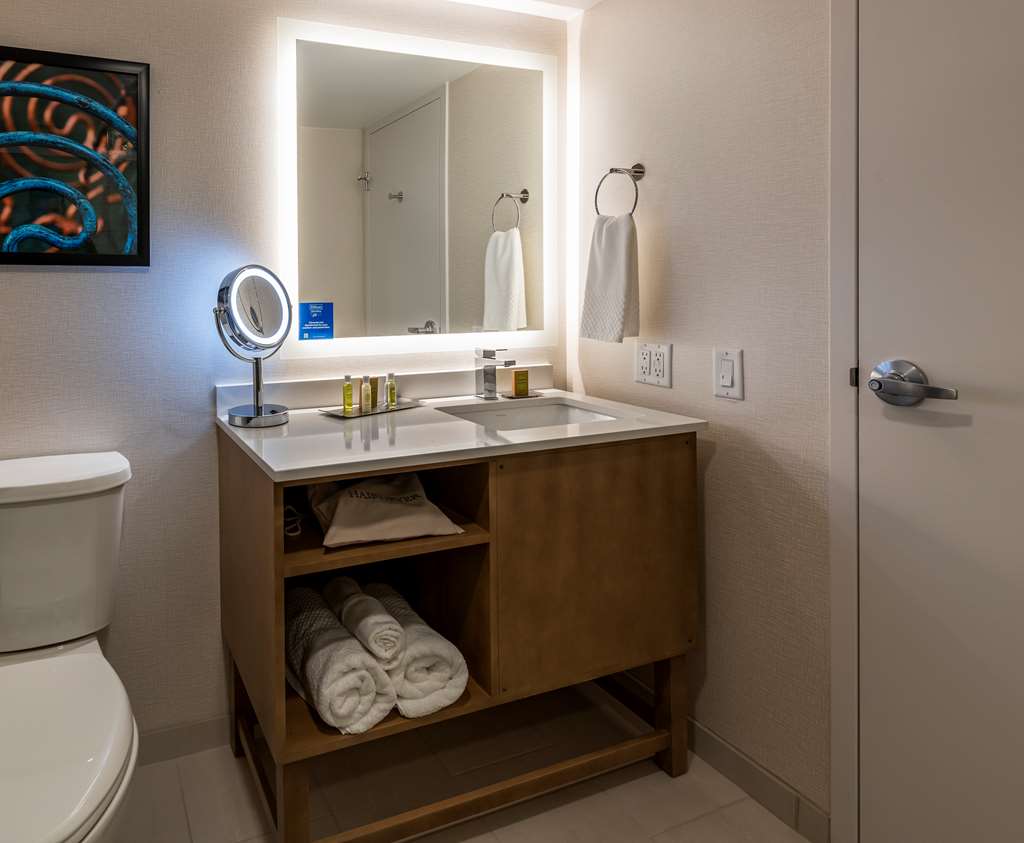 Фото DoubleTree by Hilton Madison East