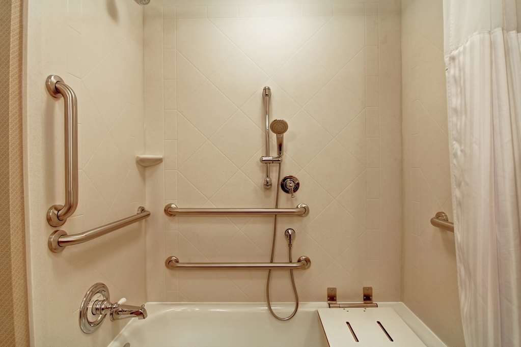Фото Hilton Garden Inn Woodbridge