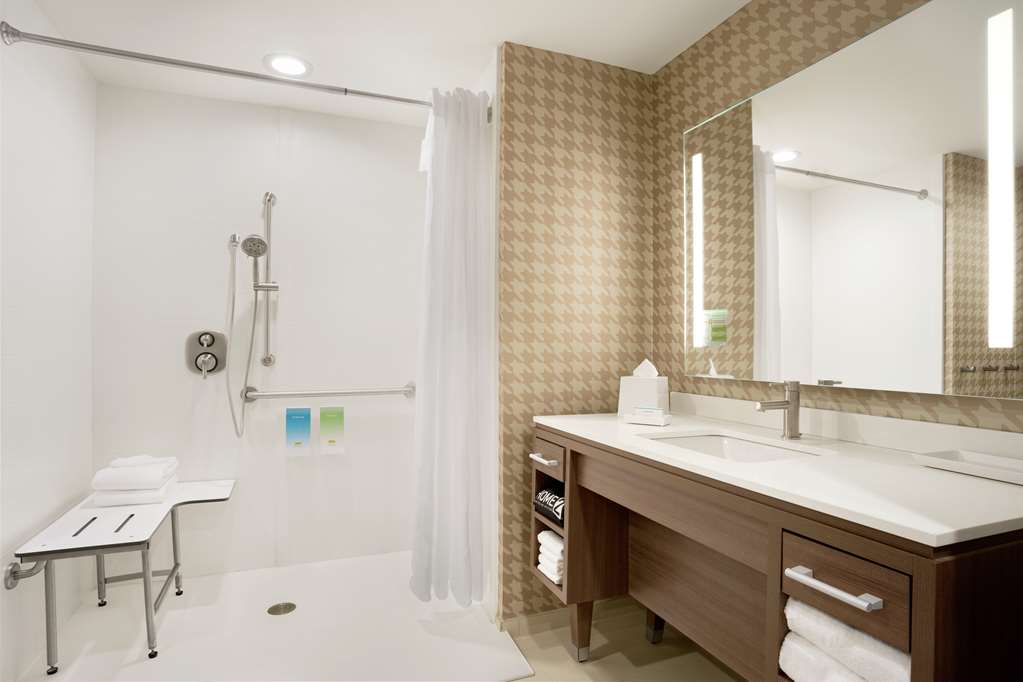 Фото Home2 Suites by Hilton Warminster Horsham