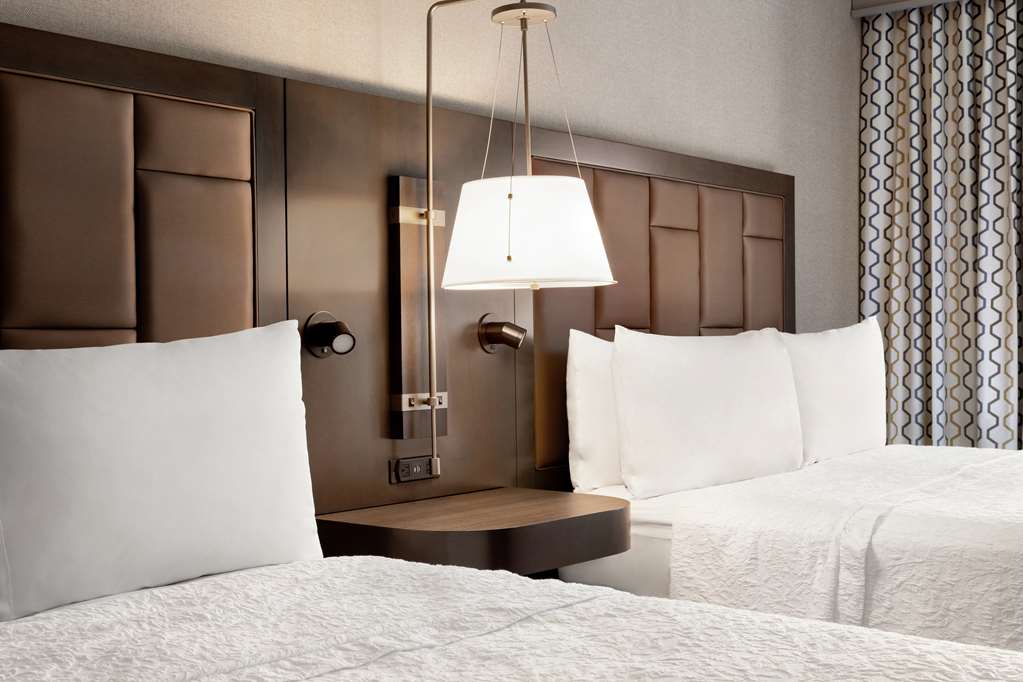 Фото Hampton Inn & Suites Kansas City Downtown Crossroads