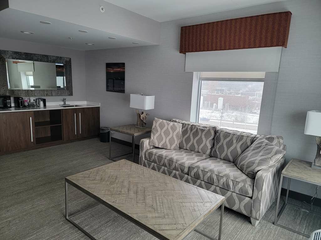 Фото Hampton Inn & Suites Erie Bayfront