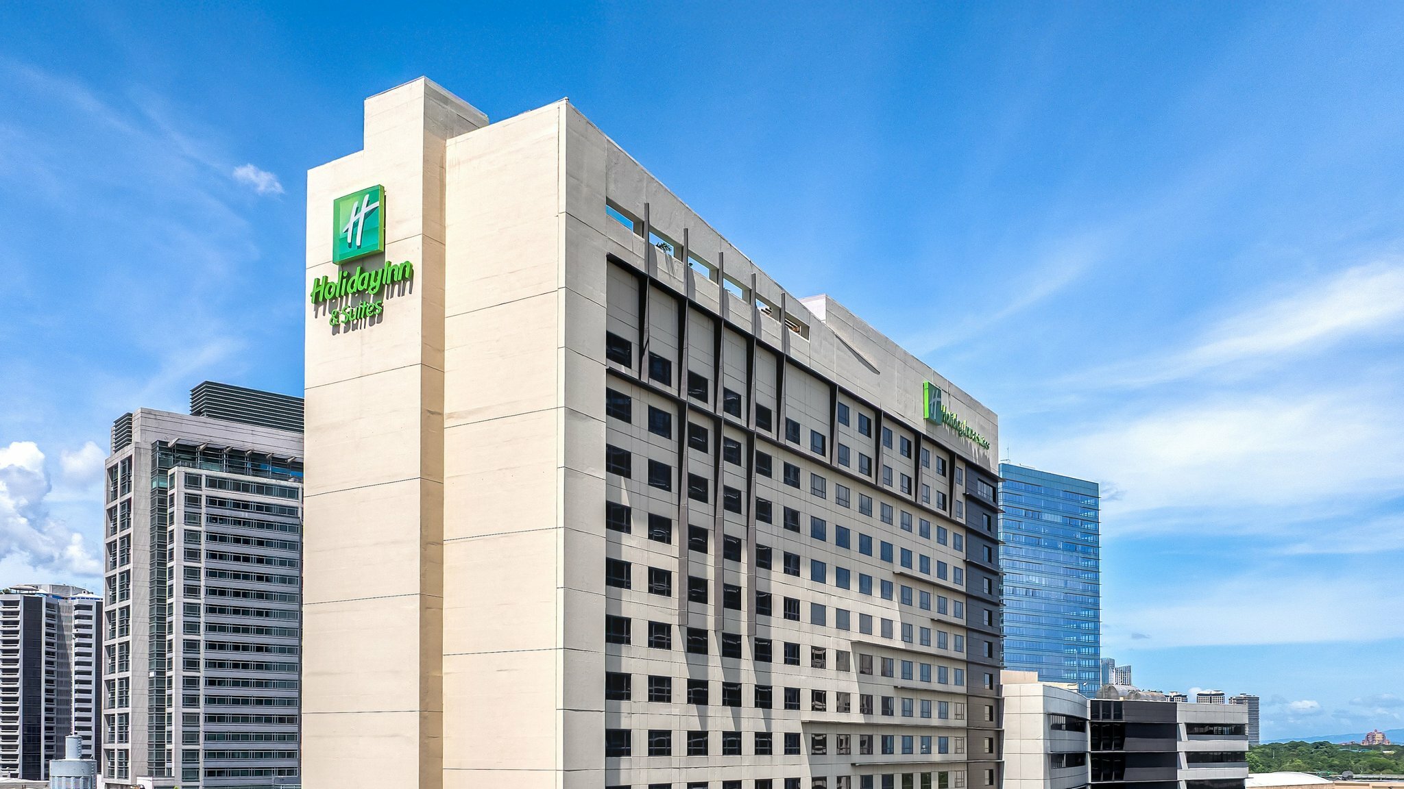 Фото Holiday Inn & Suites Makati, an Ihg Hotel