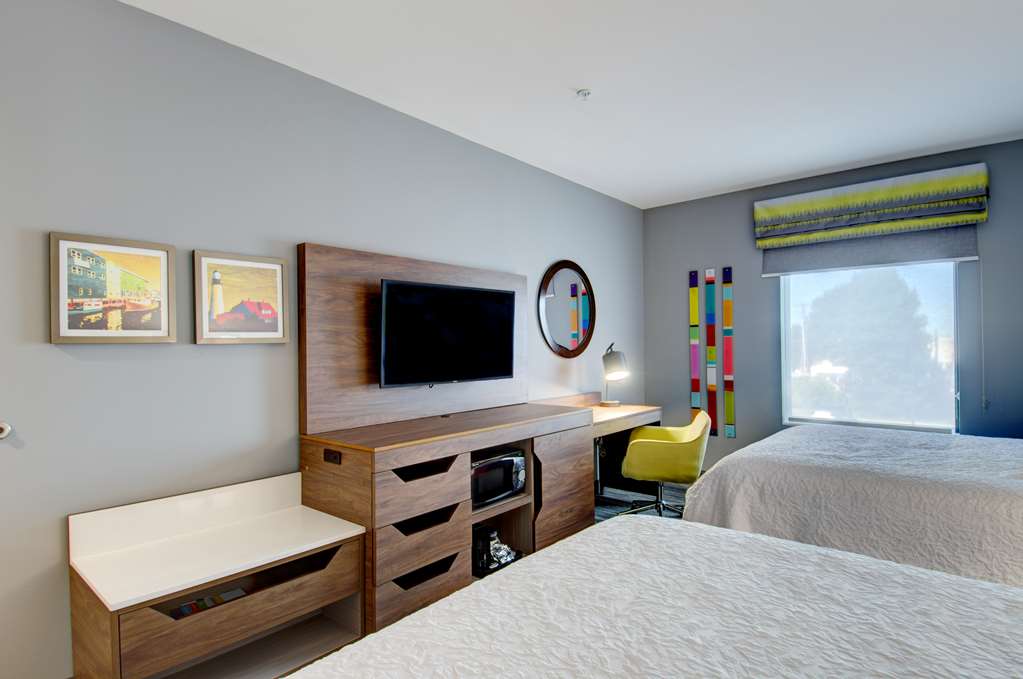 Фото Hampton Inn & Suites Portland West