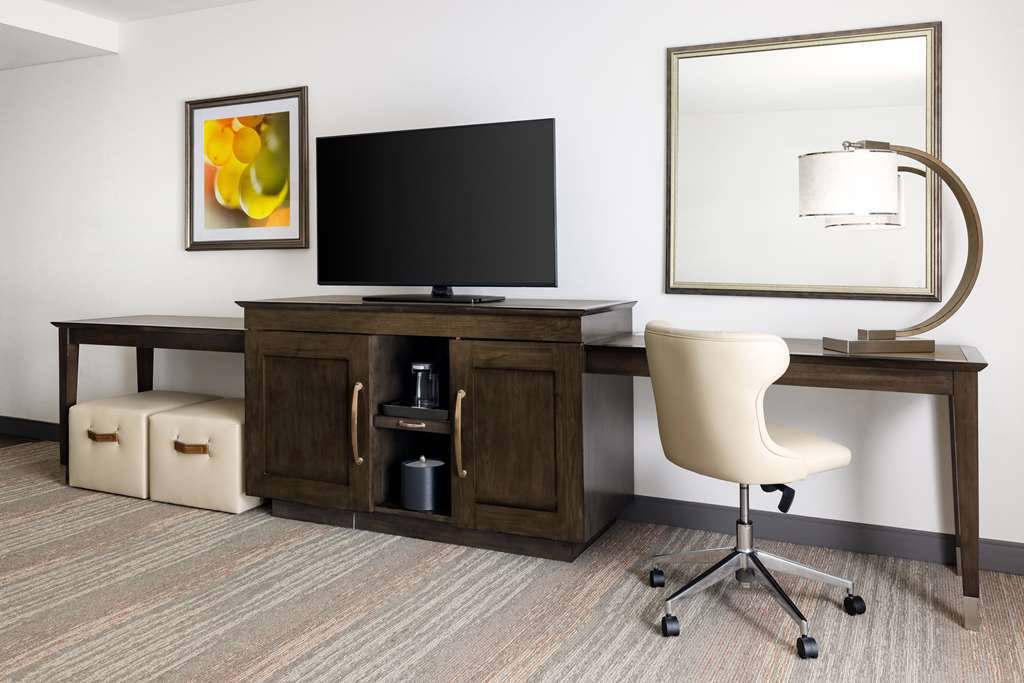 Фото Hampton Inn & Suites Napa