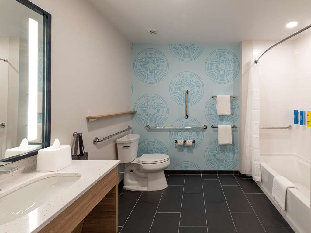 Фото Tru by Hilton Phoenix Glendale Westgate, Az