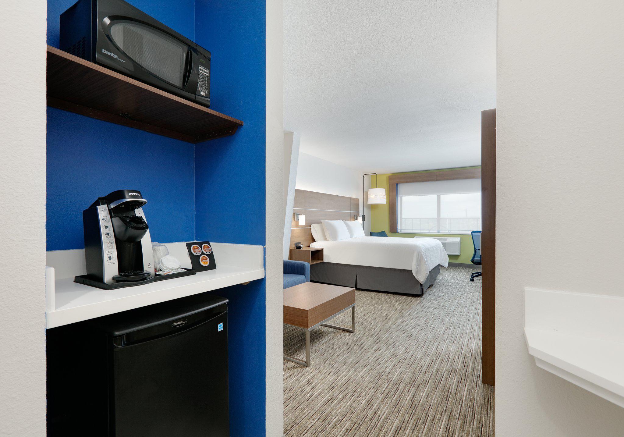 Фото Holiday Inn Express Hotel & Suites Near Seaworld, an Ihg Hotel